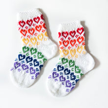 Last inn bildet i Galleri-visningsprogrammet, Strikkeoppskrift hjertesokker til barn med regnbuefarger