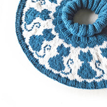 Last inn bildet i Galleri-visningsprogrammet, The Cat Cowl - English