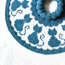 Last inn bildet i Galleri-visningsprogrammet, The Cat Cowl - English