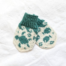Last inn bildet i Galleri-visningsprogrammet, TurtleBaby Mittens - English