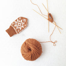 Last inn bildet i Galleri-visningsprogrammet, Floral Selbu - English