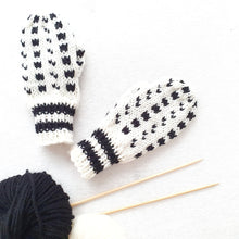 Last inn bildet i Galleri-visningsprogrammet, Barnevotter med tradisjonelt islendermønster