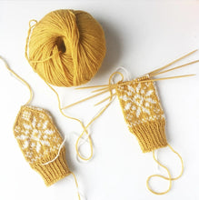 Last inn bildet i Galleri-visningsprogrammet, Floral Selbu - English