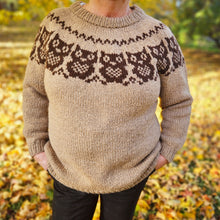 Last inn bildet i Galleri-visningsprogrammet, Mamma's Owl Sweater - English

