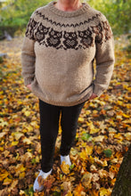 Last inn bildet i Galleri-visningsprogrammet, Mamma's Owl Sweater - English
