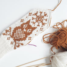 Load image into Gallery viewer, Vinterugle Owl Mittens - English
