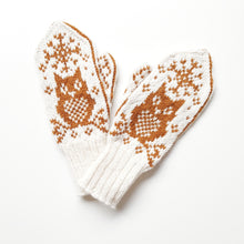 Load image into Gallery viewer, Vinterugle Owl Mittens - English

